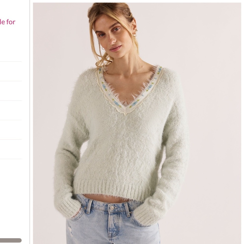 ⚠️🌸🎀✨ISO FREE PEOPLE Snow Angel Sweater 🌸🎀✨ - Picture 2 of 3